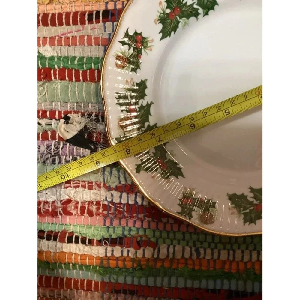 Rosina Co Fine Bone China Yuletide Pattern Plates 8.25